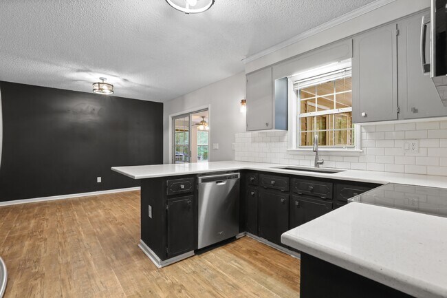 Building Photo - 598 Slick Rock Rd