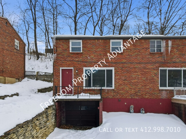 Building Photo - 3396 Columbia Dr