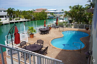 Building Photo - 316 E Seaview Dr