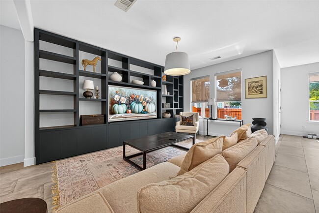 Building Photo - 10021 Hillside Bayou Dr