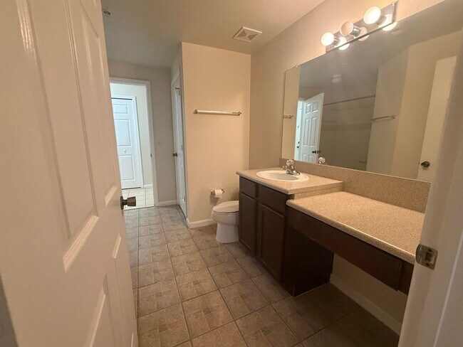Building Photo - 2801 Chancellorsville Dr