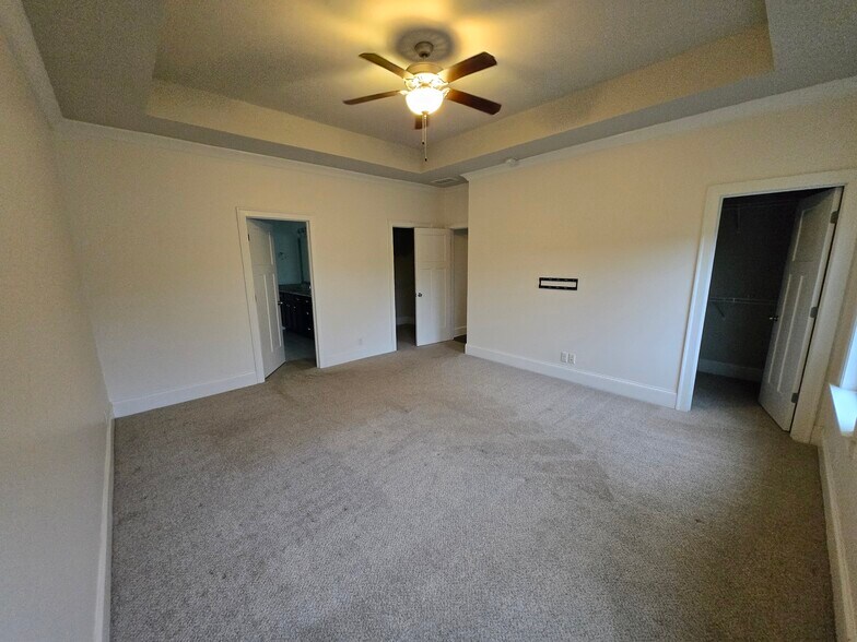 Building Photo - 10846 Prairie Lake Dr