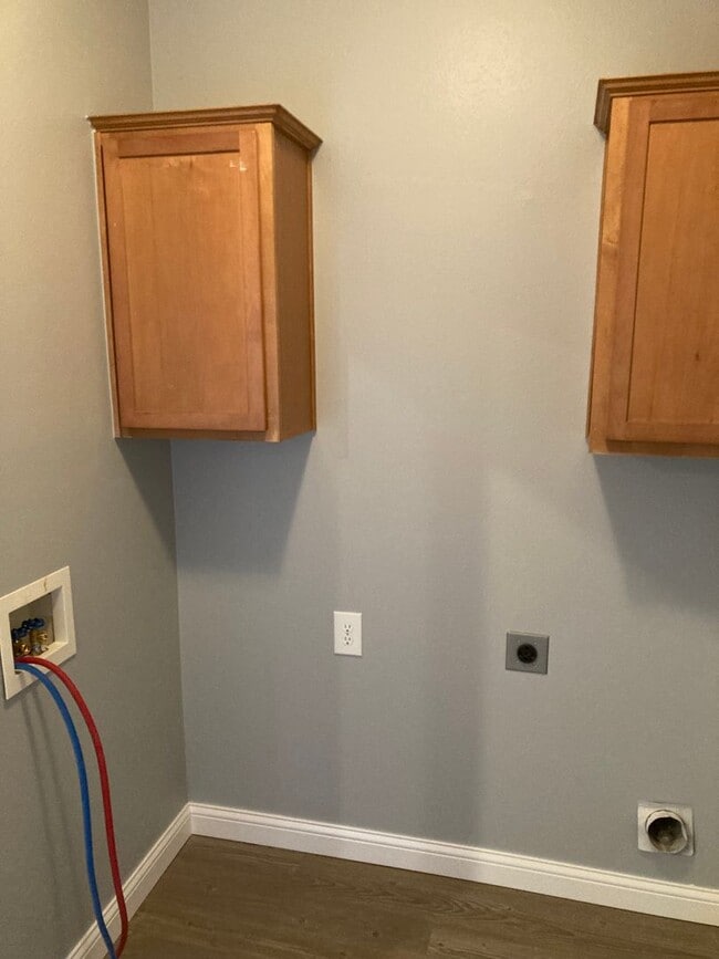 Building Photo - 3 bedroom 2 bath modern style home minutes from Centerton Main!!