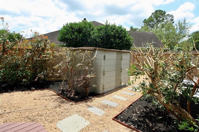 Building Photo - 5503 Medallion Pointe Ct