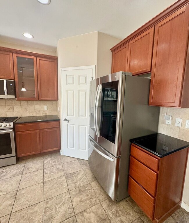 Building Photo - Stylishly updated 4 BedroHome in Park at Creekside — Ideal Location, Great Schools, Modern Comfor...