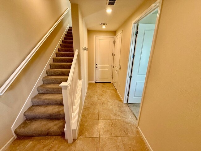 Building Photo - 4BD/3.5B Home in Dublin's Boulevard Community, a Stone's Throw Away From Persimmon and Hacienda!