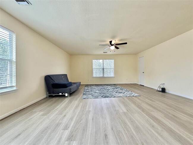 Building Photo - 2214 Bristol Bend Ln