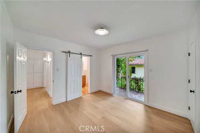 Building Photo - 546 S Beachwood Dr