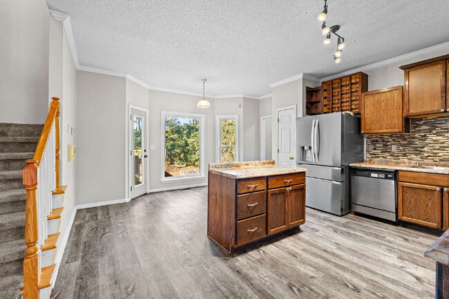 Building Photo - Three Bedroom Rental directly next to Arnall Middle School