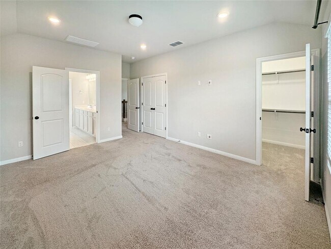 Building Photo - 2529 Roosevelt Rd
