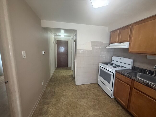 Building Photo - 9575 Maple Dr