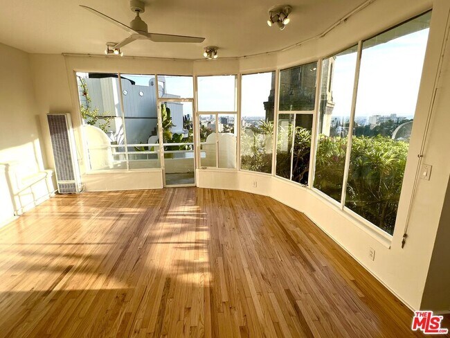 Building Photo - 2185 BROADVIEW Ter