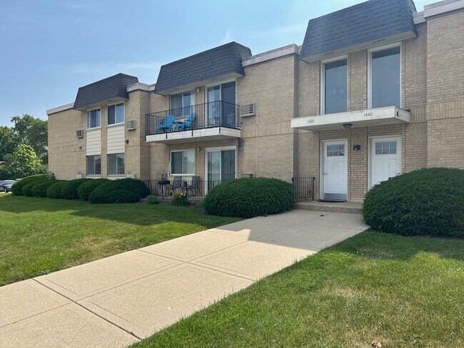 Primary Photo - 1440 N Evergreen Ave
