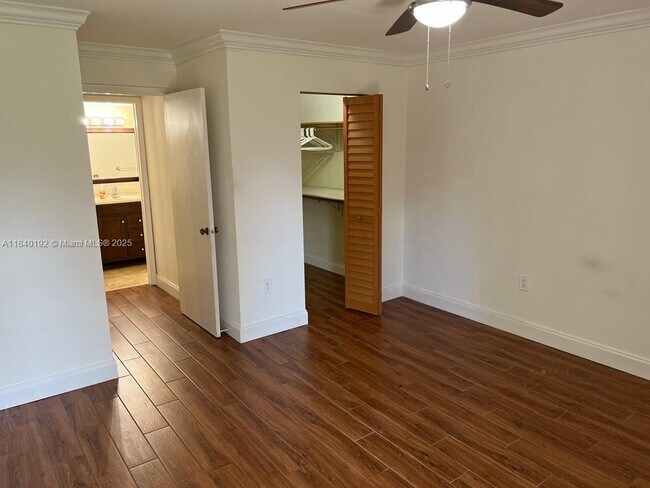 Building Photo - 7160 Fairway Dr