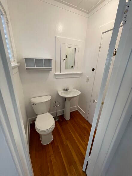 Building Photo - 508 S Catalina Ave