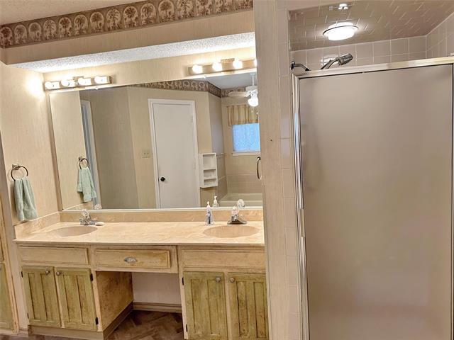 Building Photo - 708 Crestview Dr