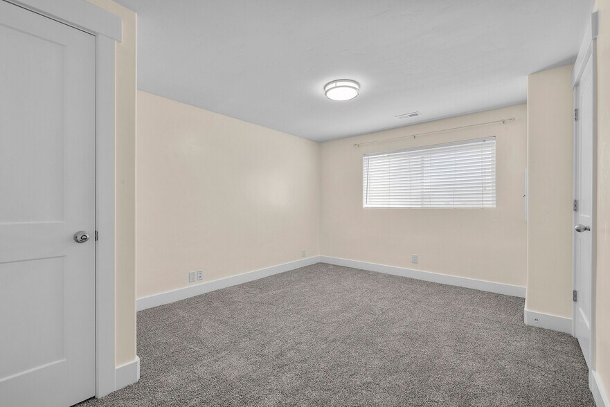 Building Photo - 10454 S Golden Willow Dr