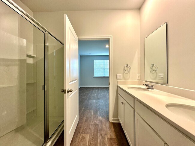 Building Photo - 3/2 home in Pine Hills in Cane Bay of Summerville!