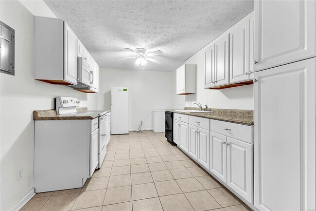 Building Photo - 140 Livingston Cir