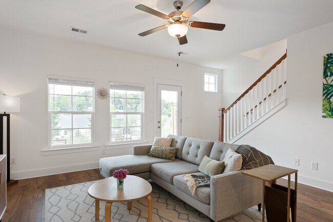 Building Photo - 2079 Orangery Dr