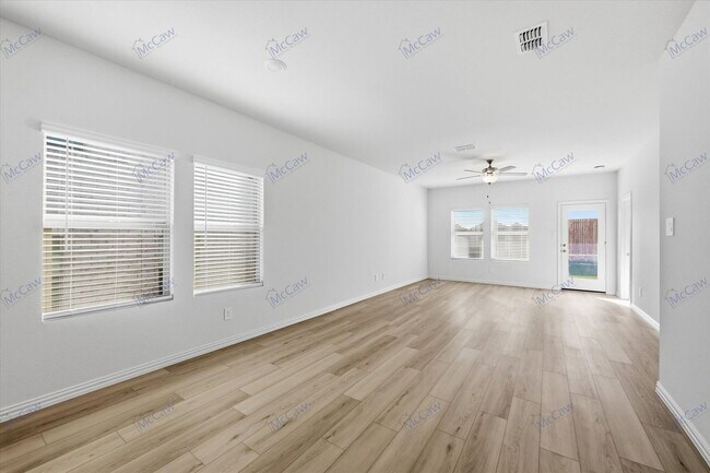 Building Photo - 713 Leavenworth Dr