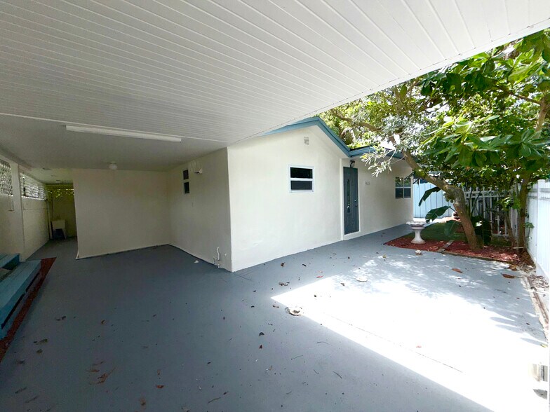 Building Photo - 9615 NW 3rd Ave