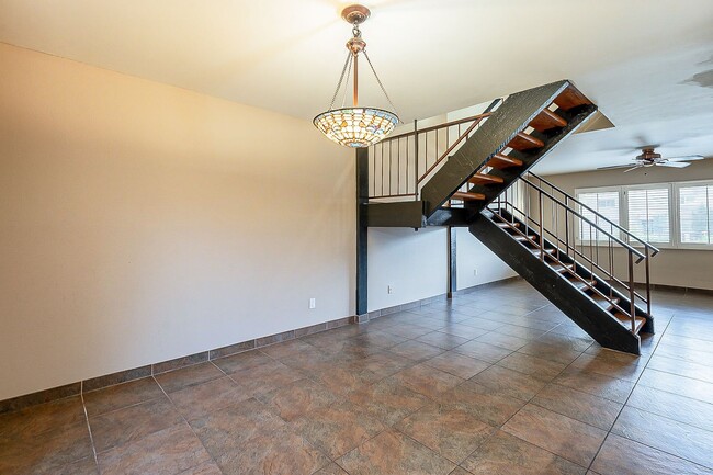 Building Photo - Charming 3 bedroom townhome near everything!
