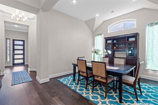 Building Photo - 2210 Bristlegrass Dr