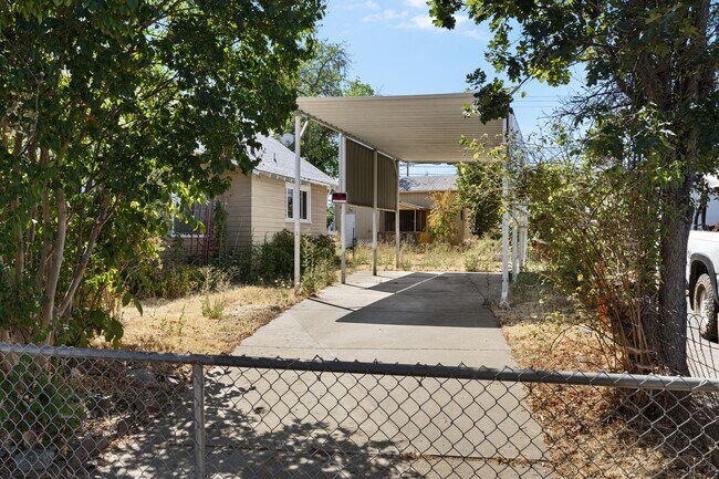 Building Photo - 503 W Jackson St
