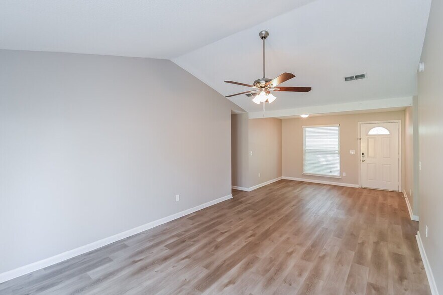 Building Photo - 3813 Tree Lake Dr