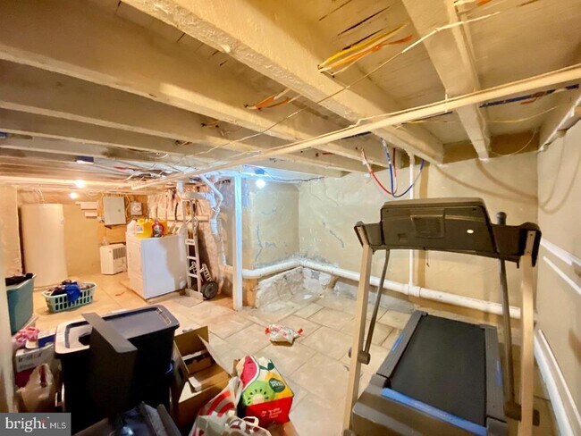 Building Photo - 2021 N Gratz St
