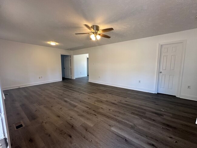 Building Photo - 919 Seventy First School Rd