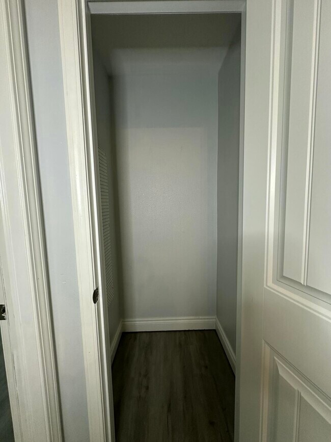 Building Photo - 8890 W Farm Rd 104