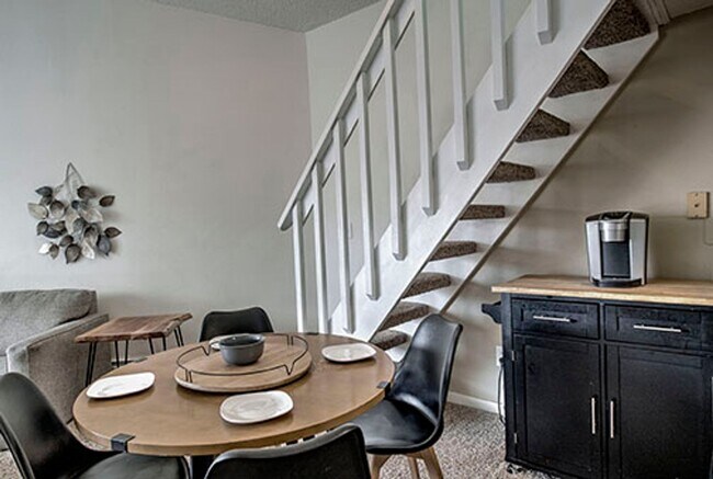 Building Photo - Furnished 2 Bed Plus Loft in Silver Queen East