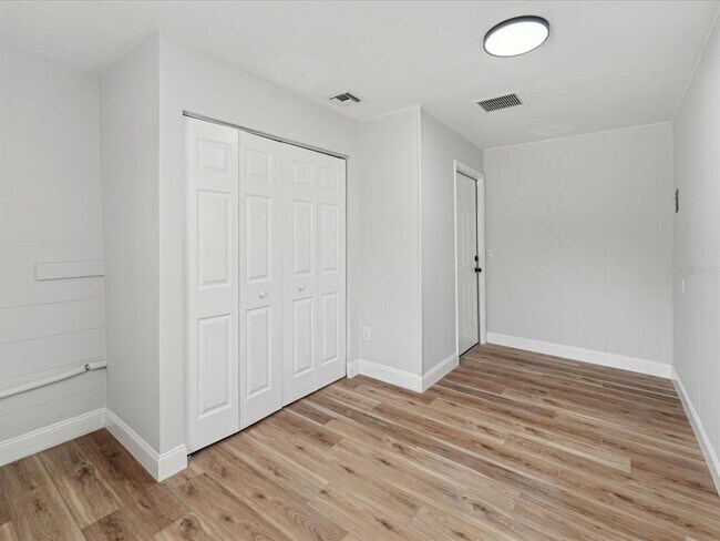 Building Photo - 5425 Waters Edge Dr