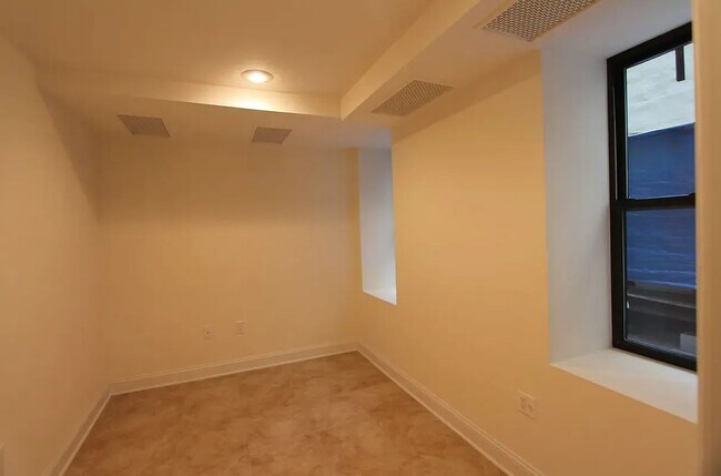 Building Photo - 1526 Saint Nicholas Avenue