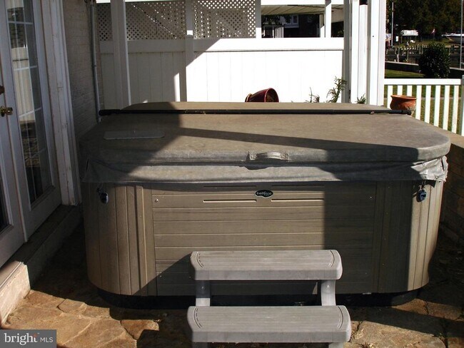 Building Photo - 1219 Bayside Rd