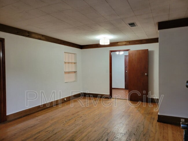 Building Photo - 2916 Rainbow Rd