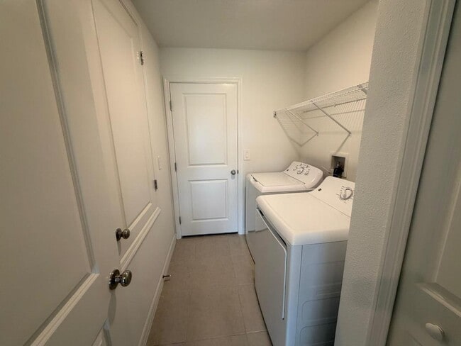 Building Photo - 2155 Lone Oak Ln