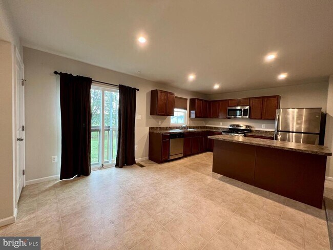 Building Photo - 255 Severna Pkwy