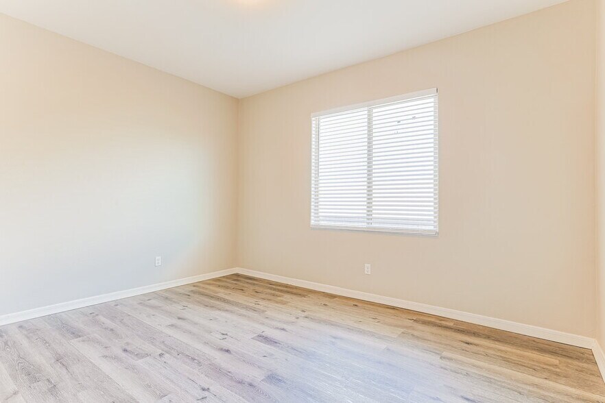 Building Photo - 7515 W Irwin Ave