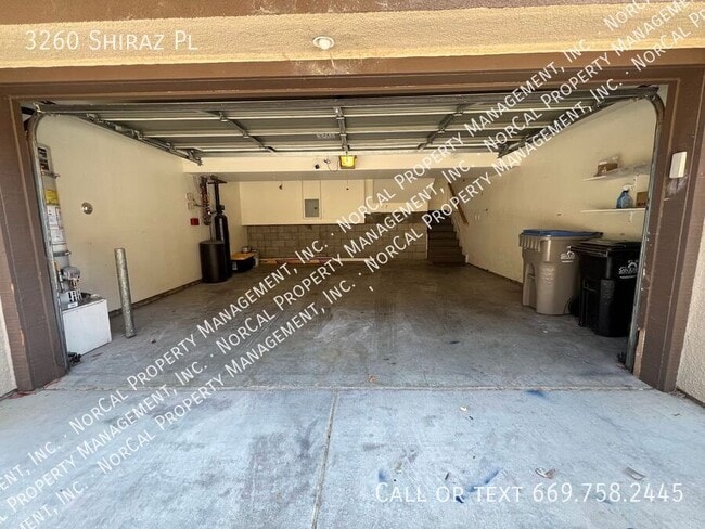 Building Photo - 3260 Shiraz Pl