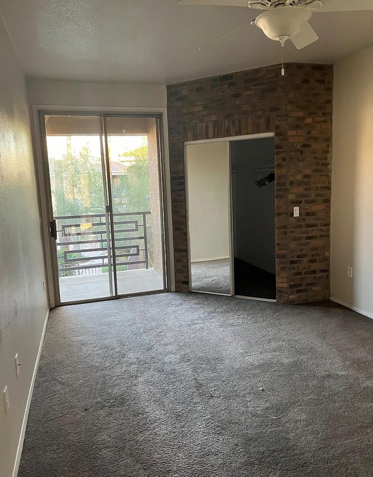 Building Photo - 1411 E Orangewood Ave