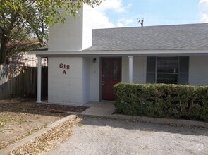 Building Photo - 618 Mill St