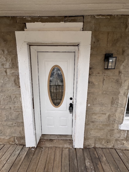 Building Photo - 348 Logan St