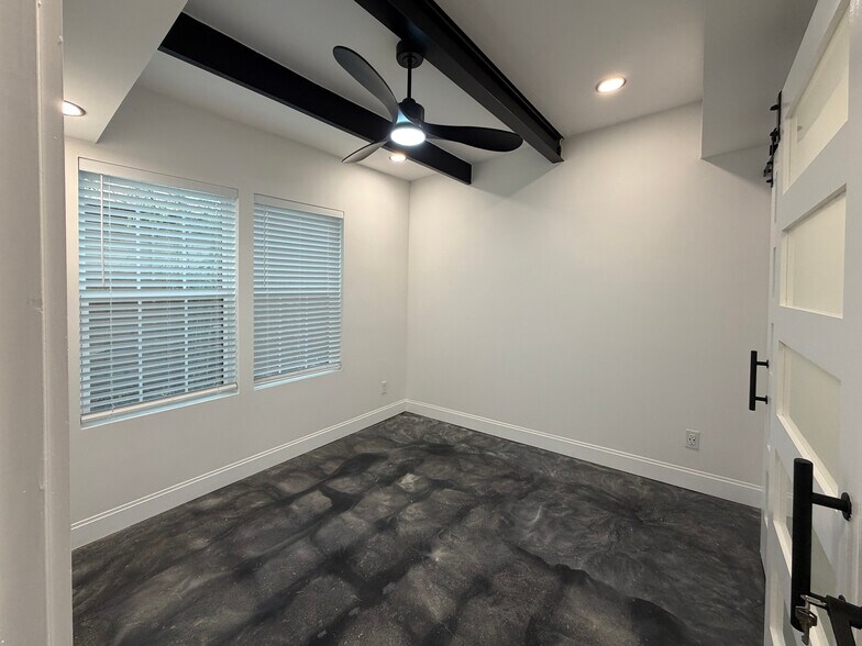 Building Photo - 222 S Olive St