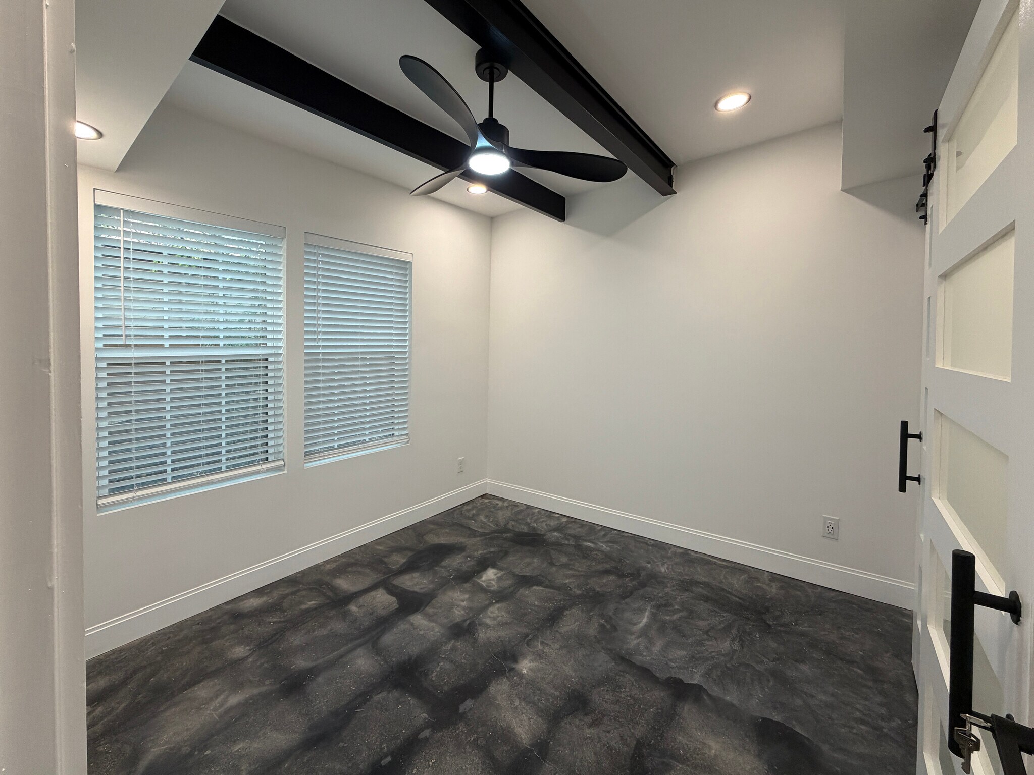 Building Photo - 222 S Olive St