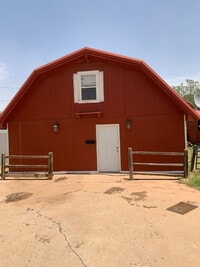 Building Photo - Huge Backhouse Barn