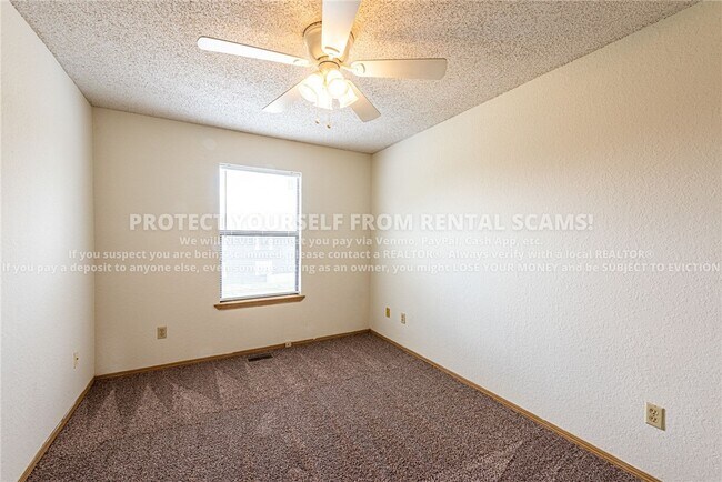 Building Photo - 684 W Martha Dr