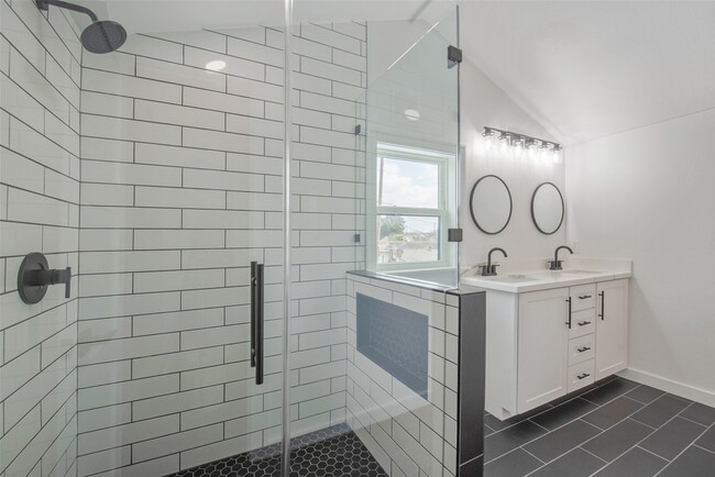 Building Photo - 1459 Munger St